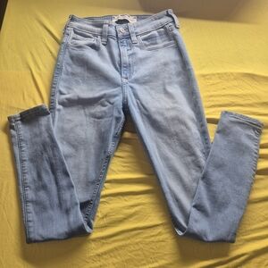 High-Rise Light Blue Women’s Jeans - Classic Fit